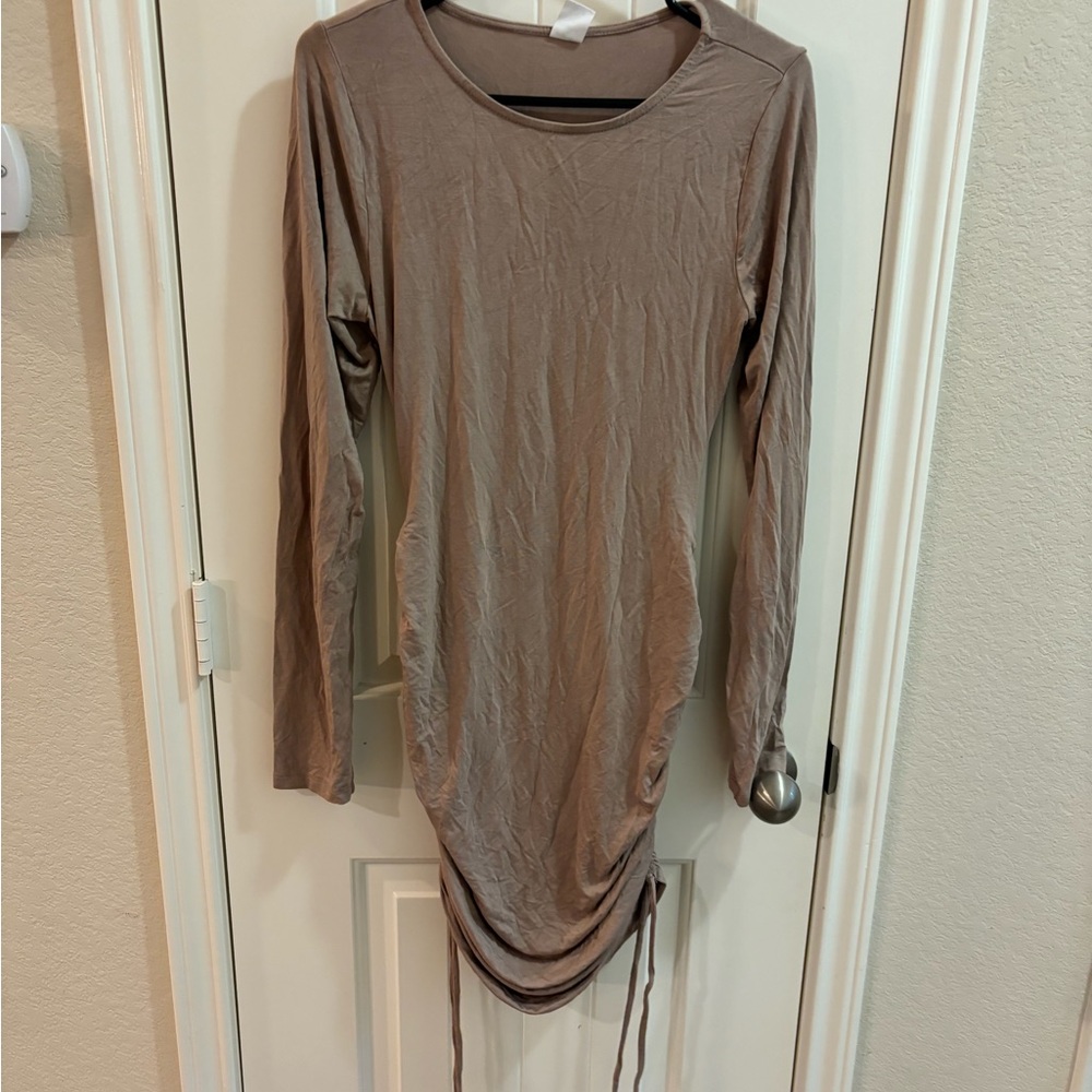 Women's Long Sleeve Ruched Top - Taupe